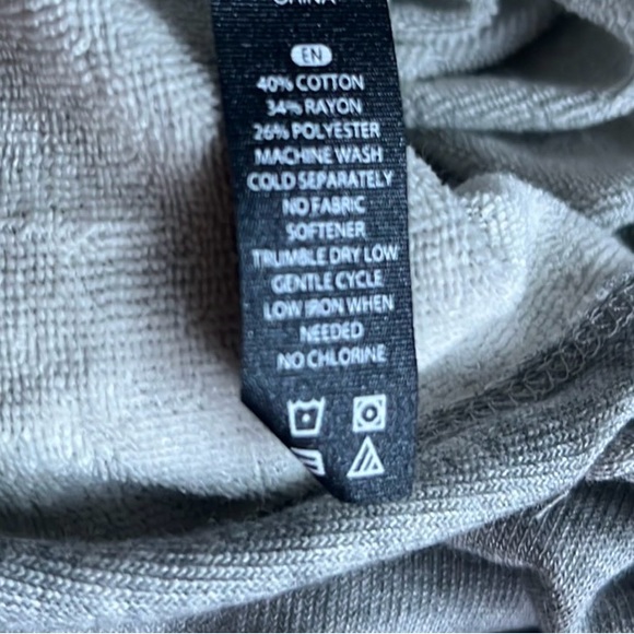 Wildfox Women’s Active Hooded Cropped Pullover - Picture 5 of 6